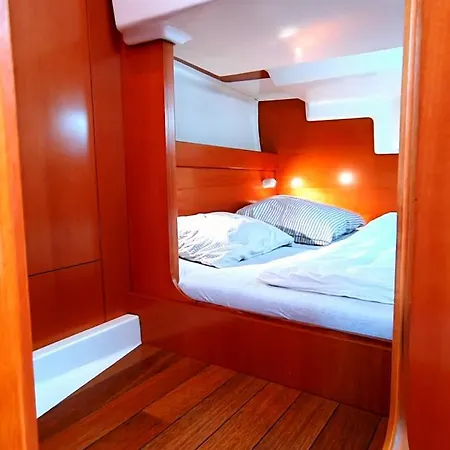 Motor Yacht Alicante Botel